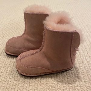 Ugg toddler boots size M (size 4-5 toddler)